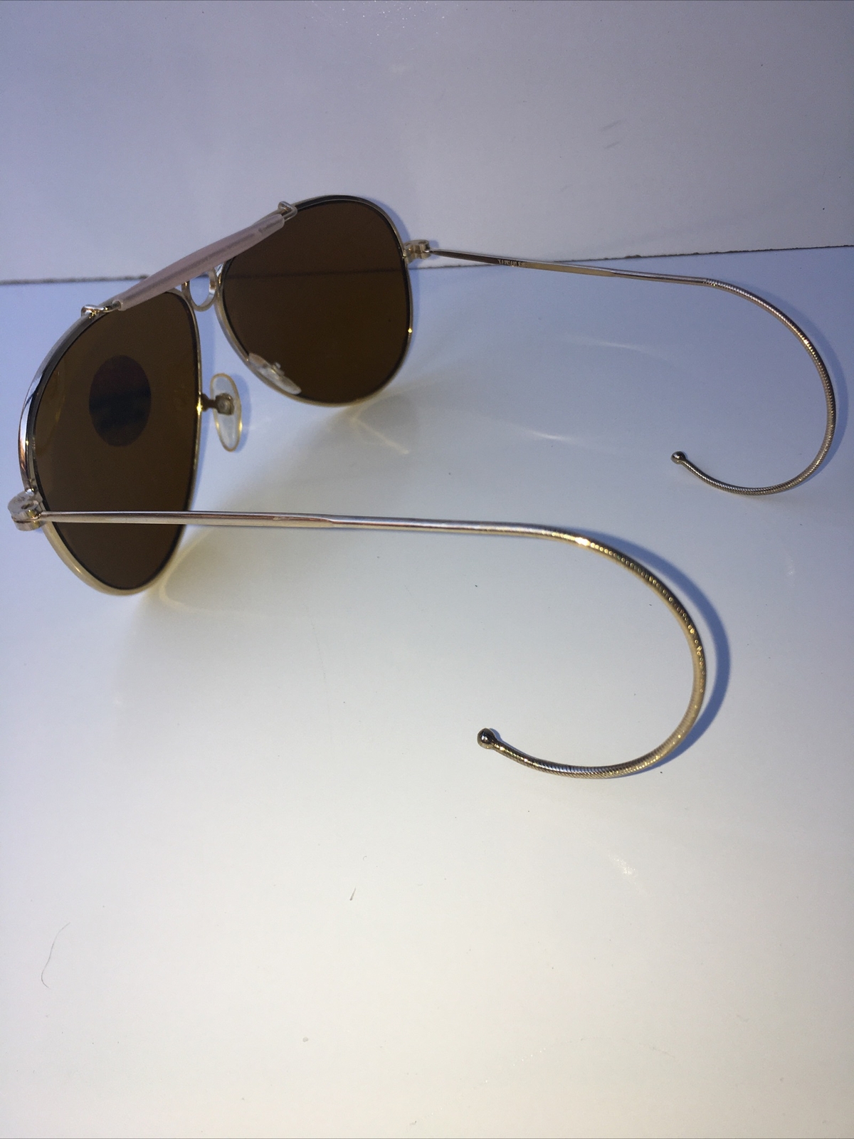 Vintage 1980&rsquo;s Sunglasses GOLD Aviator LOOP HOOK Made In Taiwan 80s Glasses NEW