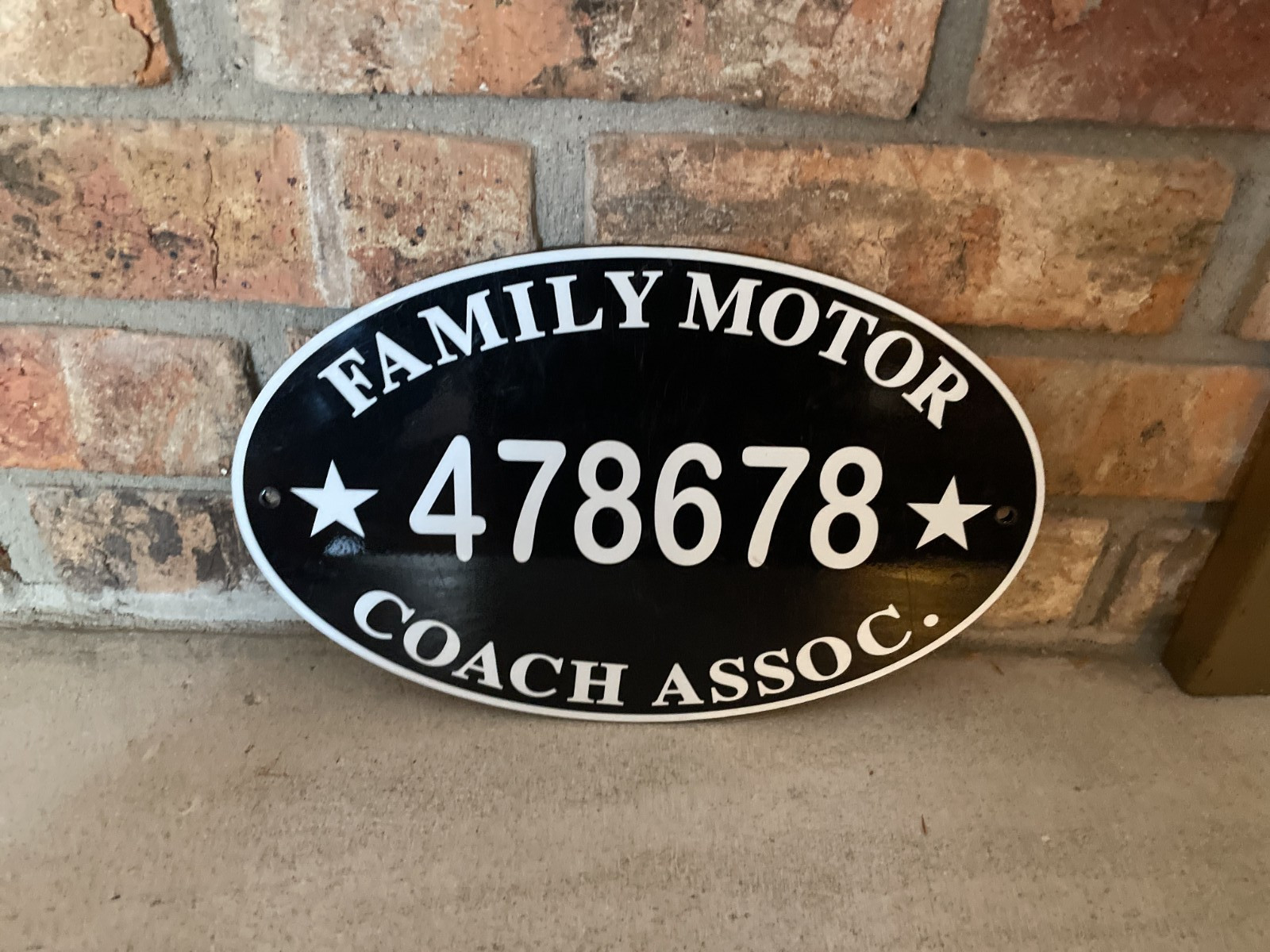 FAMILY MOTOR 478678 COACH ASSOC. OVAL 11 X7  » HARD PLASTIC BLACK WHITE SIGN