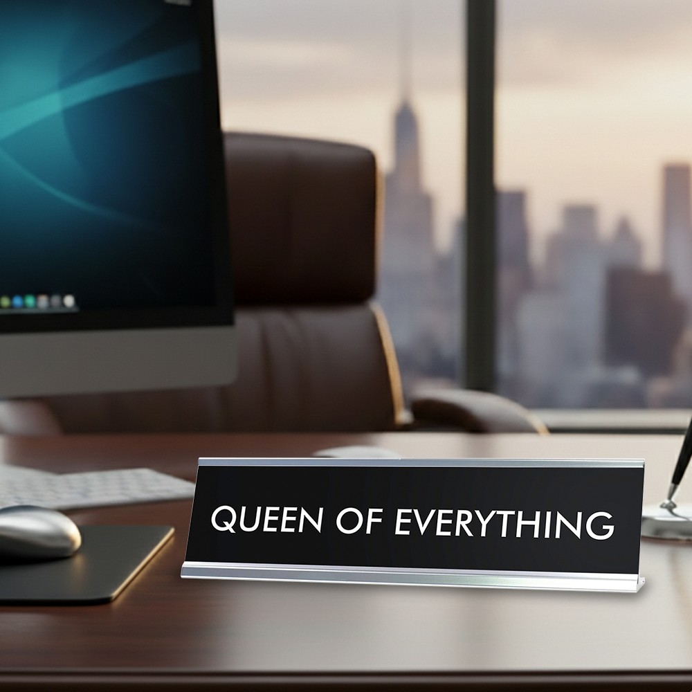 QUEEN OF EVERYTHING Novelty Desk Sign