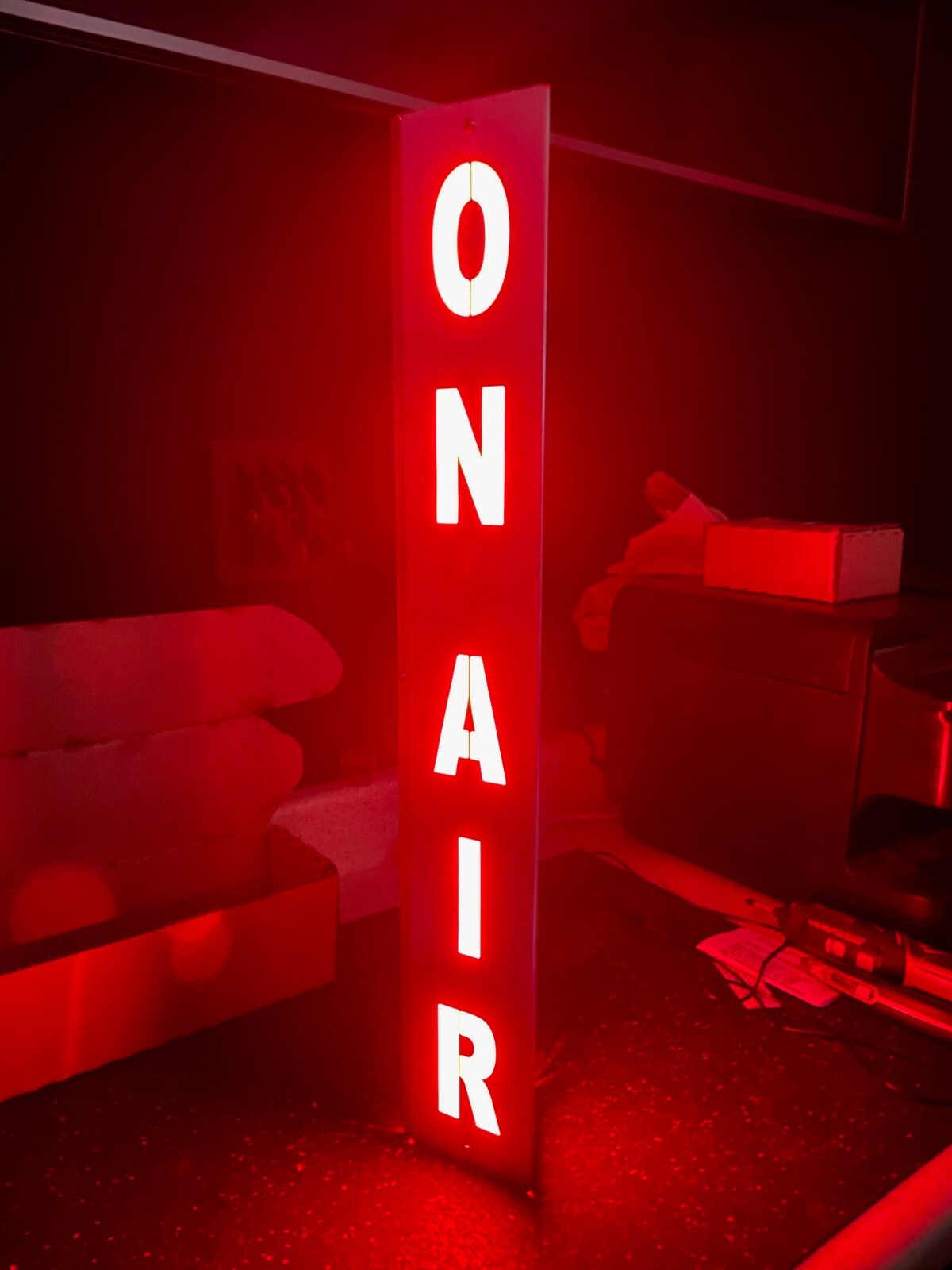 Lighted Sign « ON AIR ». 24 inch Aluminum 120V. Remote & Bluetooth.