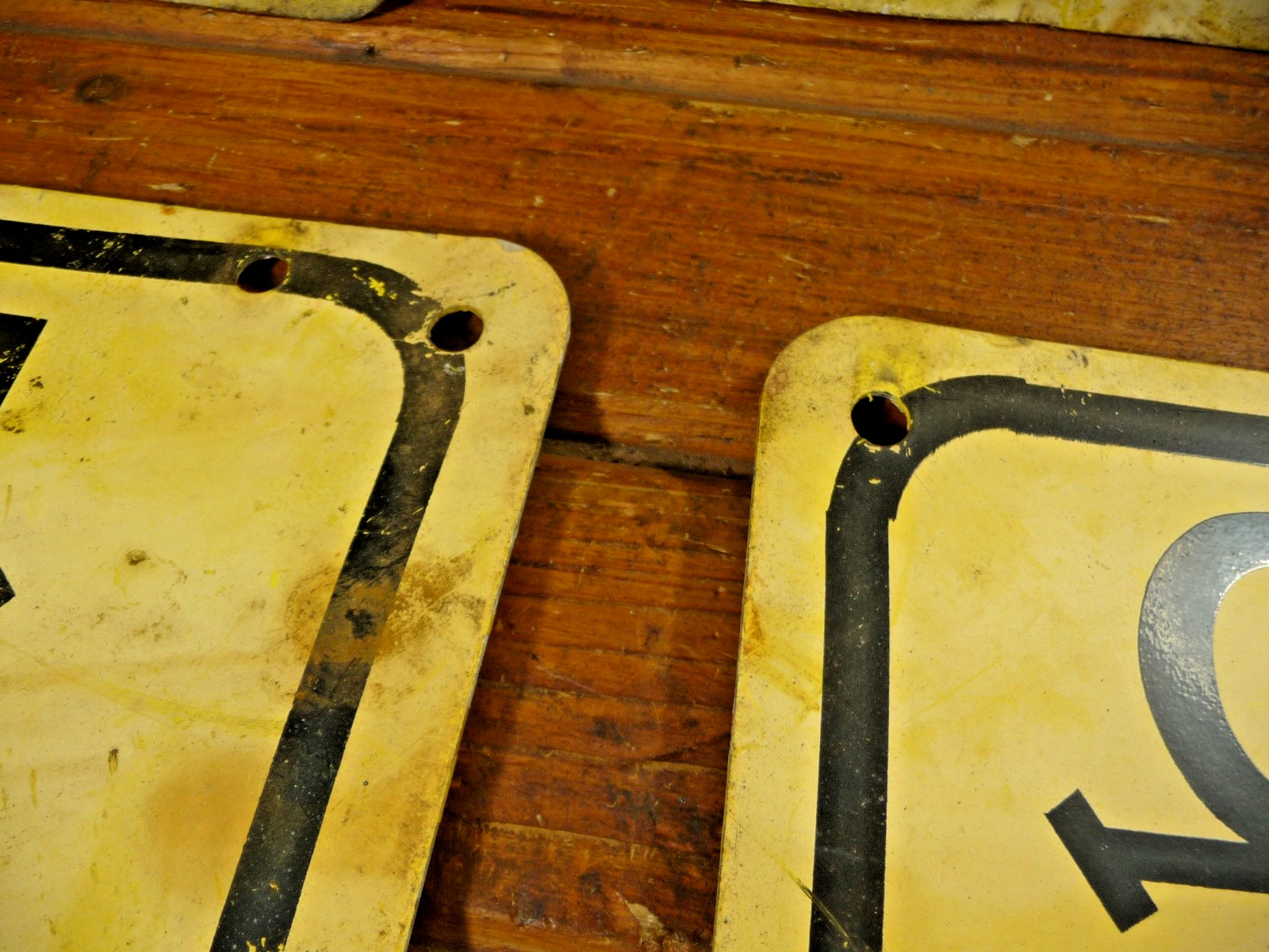 4 Vintage Caution Do Not Lean On Chain Metal Sign Yellow & Black Lot of 4