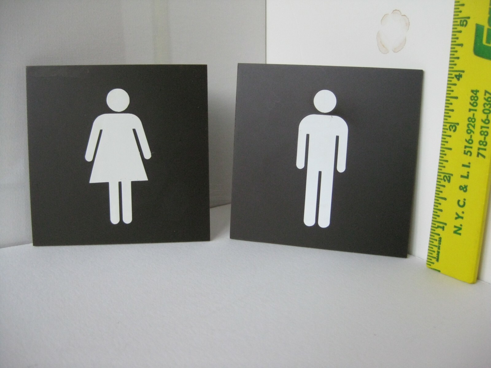 Men&rsquo;s Women&rsquo;s Toilet Rest Room Signage Brown White Universal Symbols 4&Prime; Acrylic