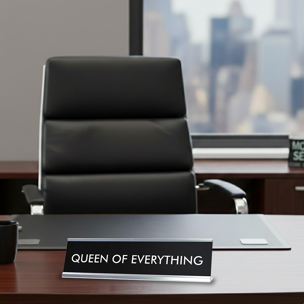 QUEEN OF EVERYTHING Novelty Desk Sign