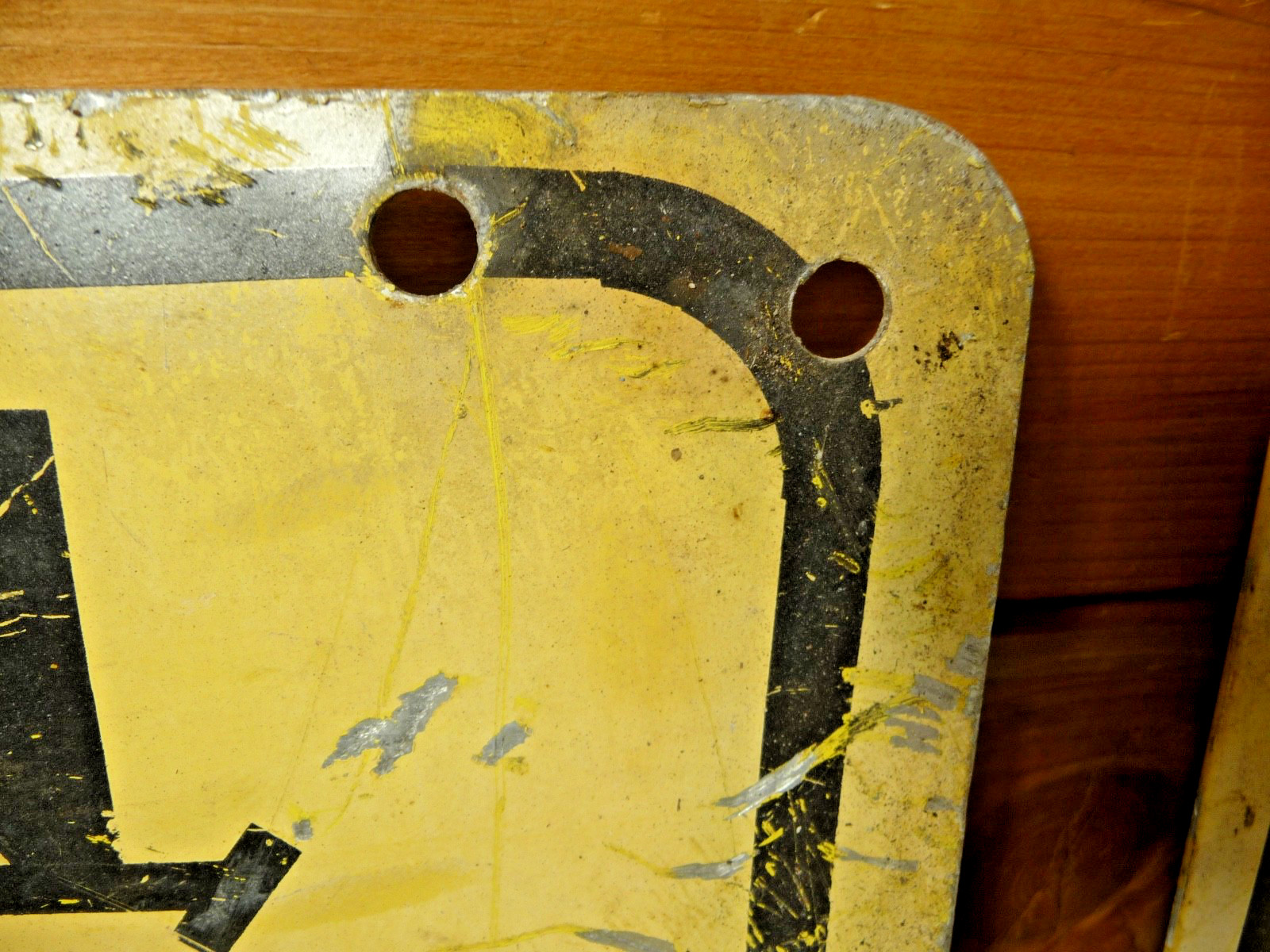 4 Vintage Caution Do Not Lean On Chain Metal Sign Yellow & Black Lot of 4