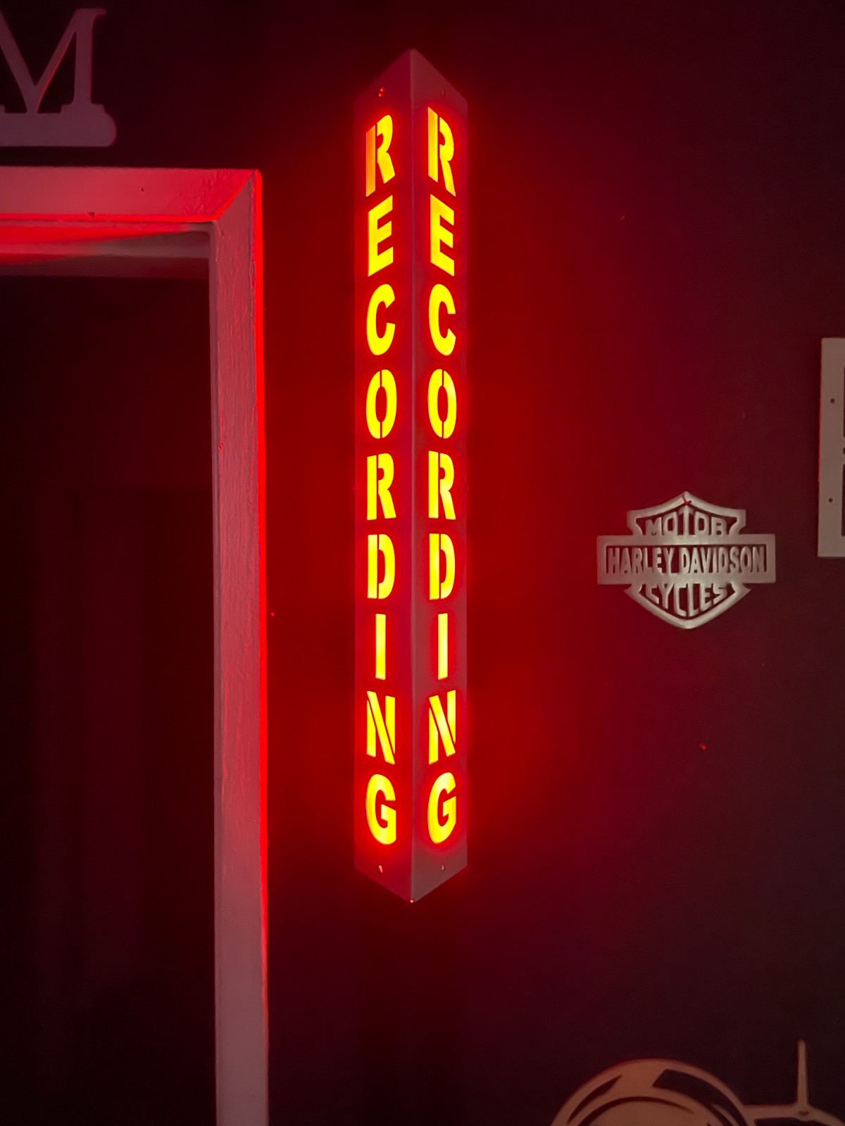 Lighted Sign « RECORDING » 24 inch Aluminum 120V. Remote & Bluetooth