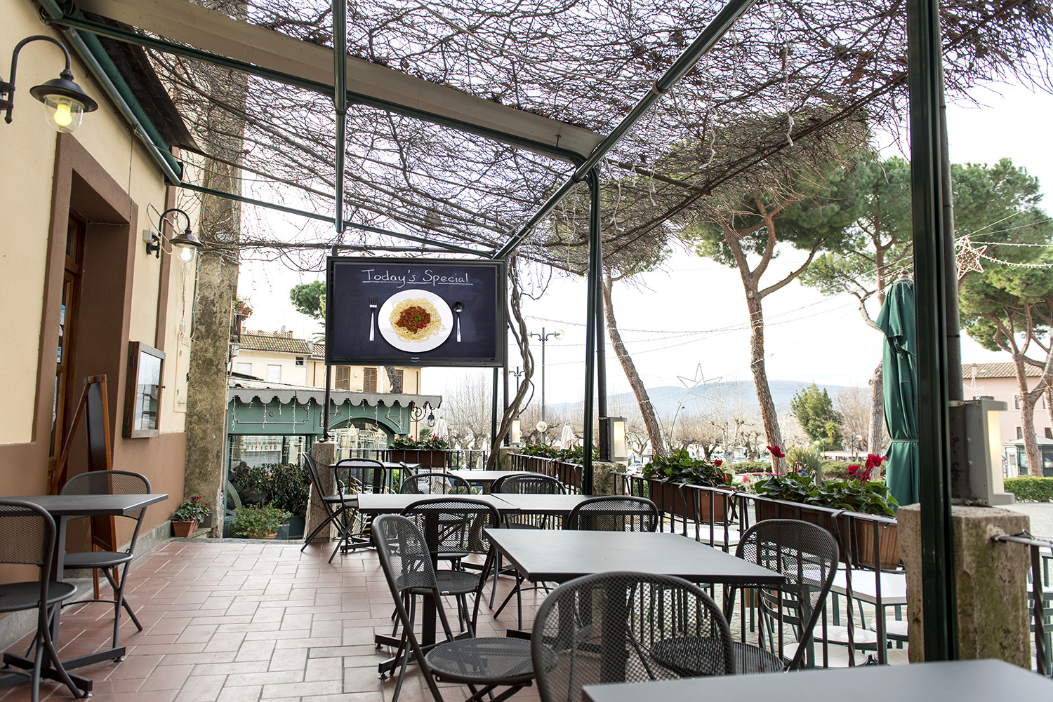 The Display Shield 52-55&Prime; Outdoor Anti-Glare Display Enclosure with Fan