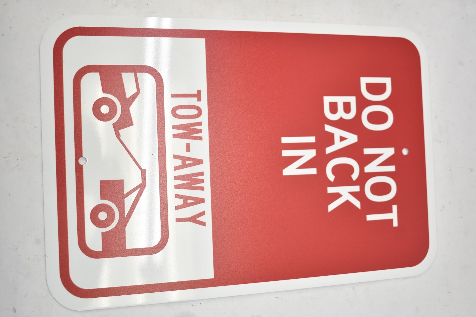 Lot of 8 Do Not Back In Tow Away Signs Aluminum Reflective 12&Prime; x 18&Prime; Red/White