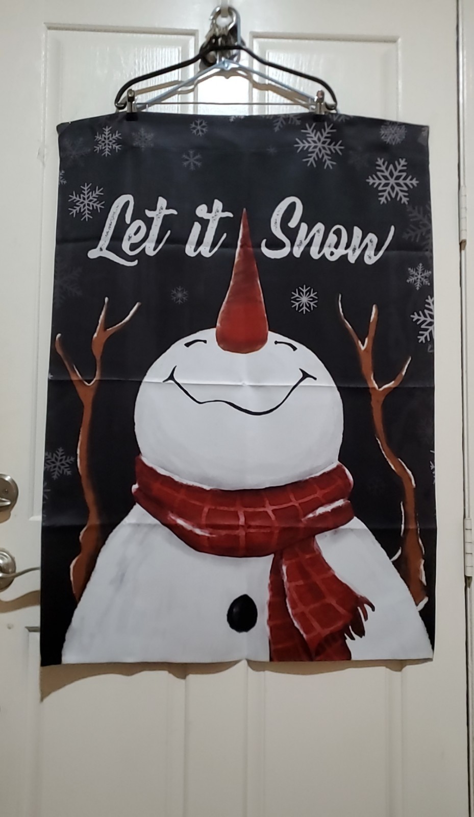 40&Prime;INCHES LONG 28&Prime;INCHES WIDE, LET IT SNOW SAYS THE SNOWMAN CHRISTMAS BANNER.