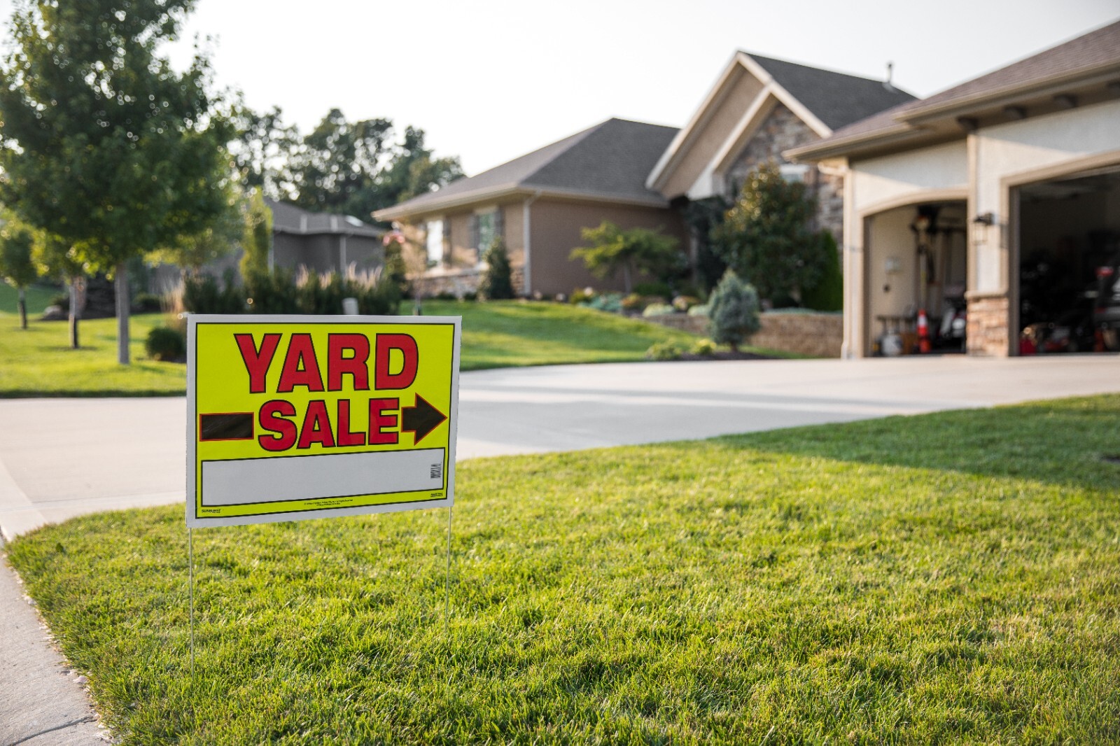 Yard Sale Sign W/ Stake, 22&Prime; x 32&Prime; Fully Assembled with Metal Stake, 10 pack