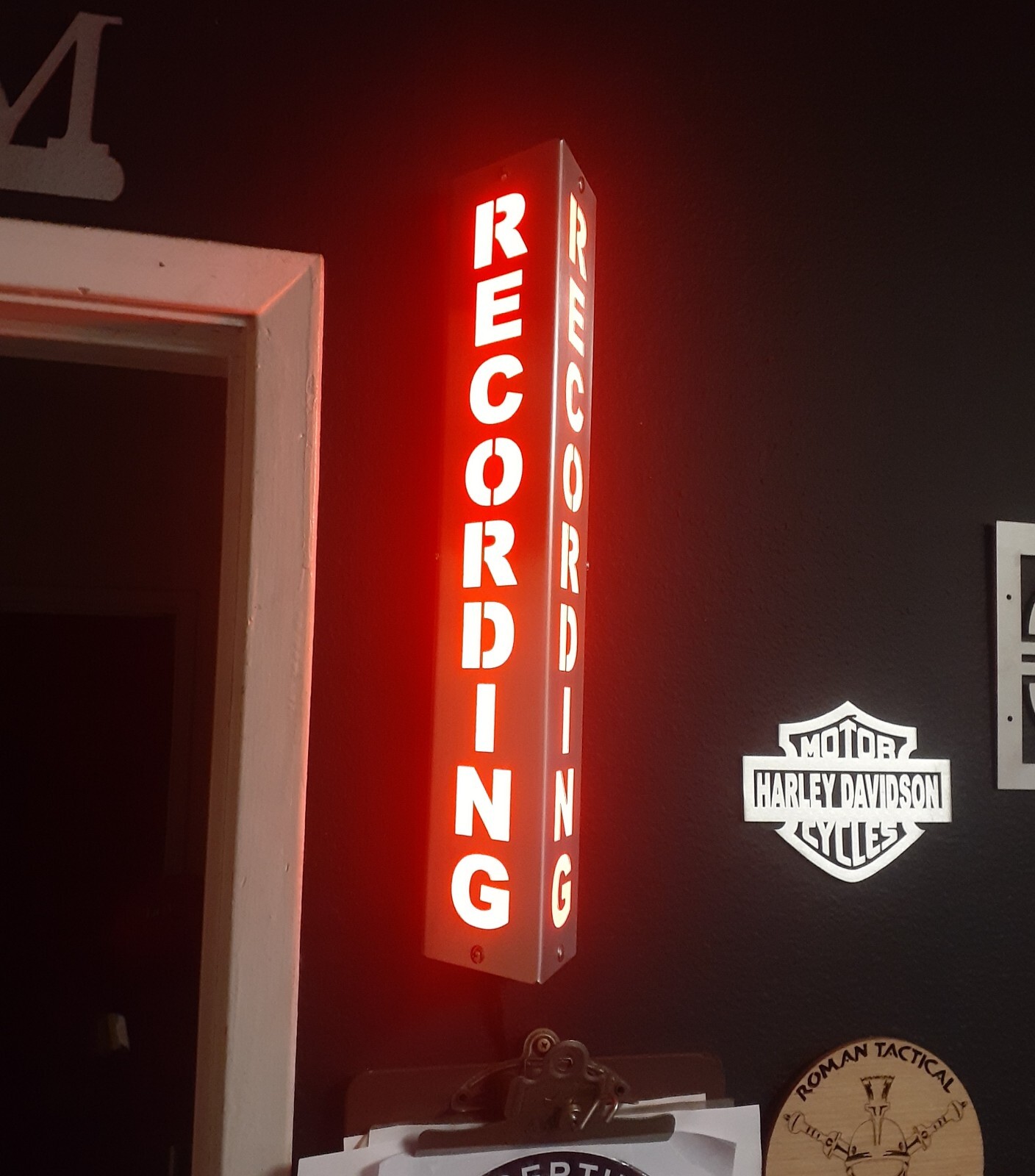 Lighted Sign « RECORDING » Aluminum 120V w/ 10ft cord. Remote & Bluetooth. 18 inch