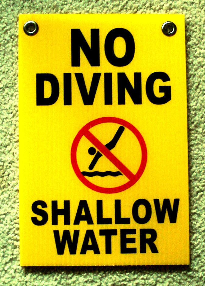 NO DIVING SHALLOW WATER w/ Symbol 8&Prime; x12&Prime; Plastic Coroplast Sign w/ Grommets y