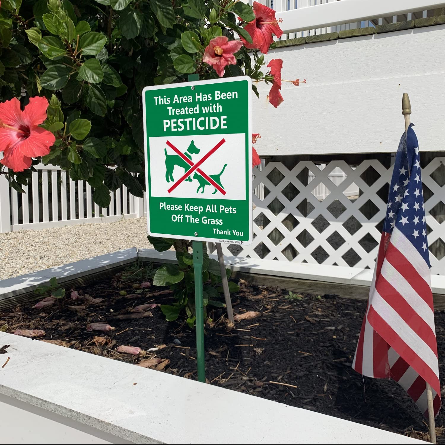 « Area Treated with Pesticides, Keep Pets Off Grass » Sign for Lawn | 10&Prime; x 12&Prime;…