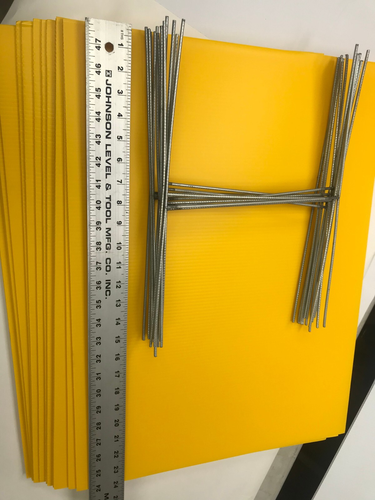 50 Pack Yellow Yard Signs 18 »x24 » & 100 H-Stakes 12 » Brand New Ship Same Day